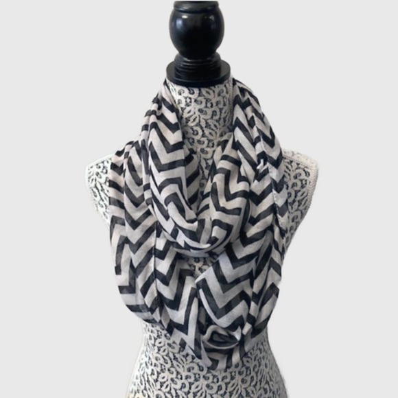 Accessories - Chevron Pattern Infinity Scarf Black and White, NWOT